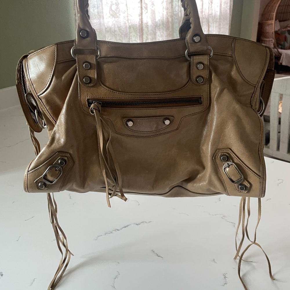 Elegant Tan Leather Tote Bag